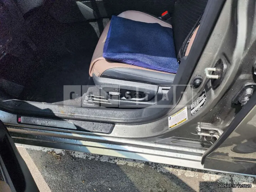 Photo 2 of 24: 2024 Lexus ES300h — Korean insurance auction