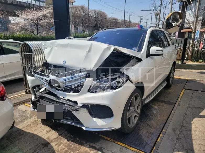 Photo 2 of 14: 2016 Mercedes-Benz GLE350 d 4Matic, VIN WDCDA2EB1GA659272 — Korean insurance auction