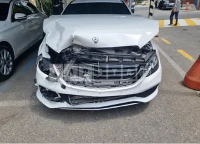Photo 1 of 50: 2018 Mercedes-Benz E300 — Korean insurance auction