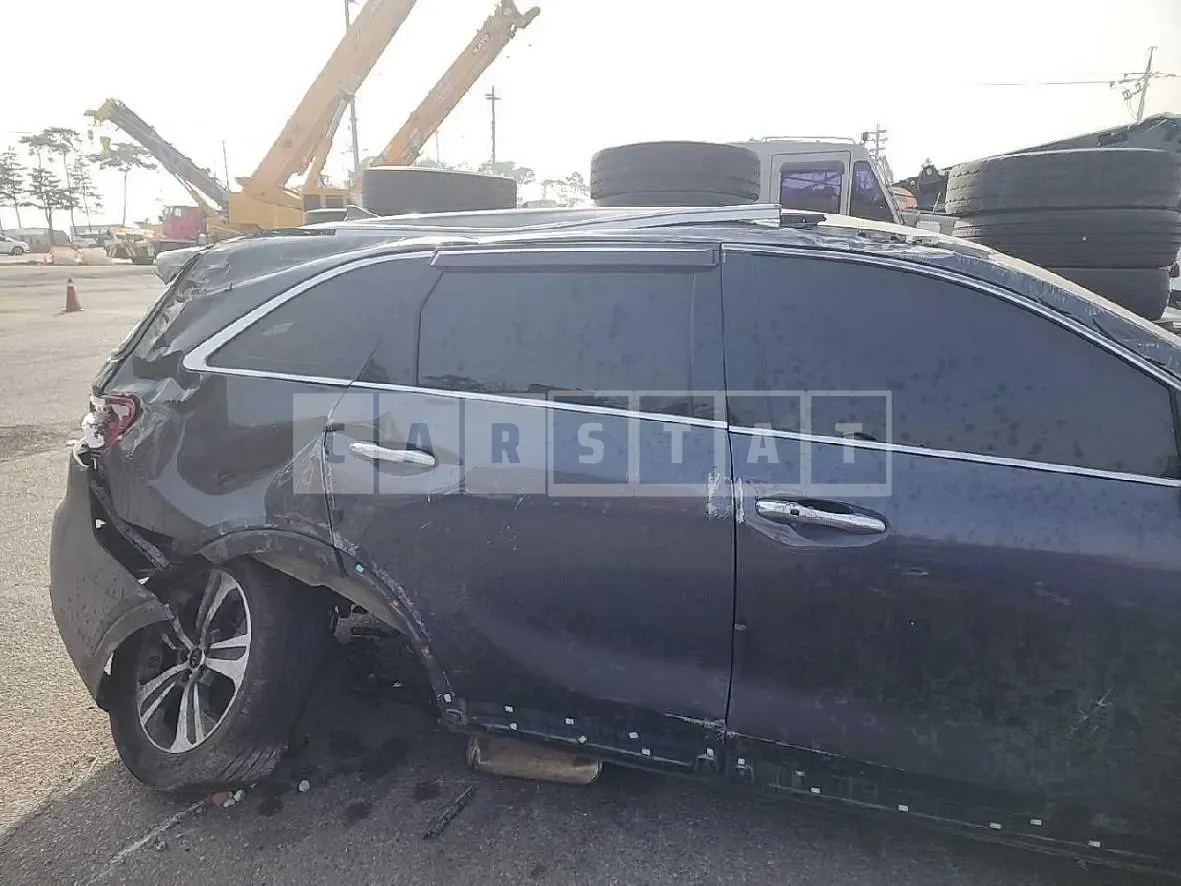 Photo 2 of 15: 2018 Kia Sorento 2.0 (4WD), VIN KNAPS811DKA488917 — Korean insurance auction