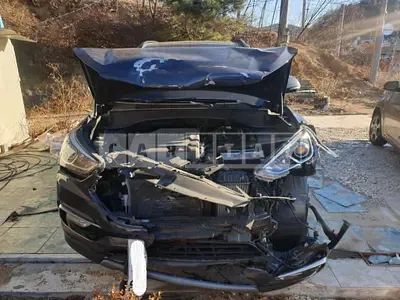 Photo 1 of 6: 2018 Hyundai Santa Fe, VIN KMHSW81UBJU843722 — Korean insurance auction