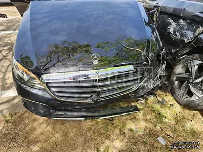 Photo 1 of 6: 2019 Mercedes-Benz E300 4Matic, VIN WDDZF4KB9KA612700 — Korean insurance auction