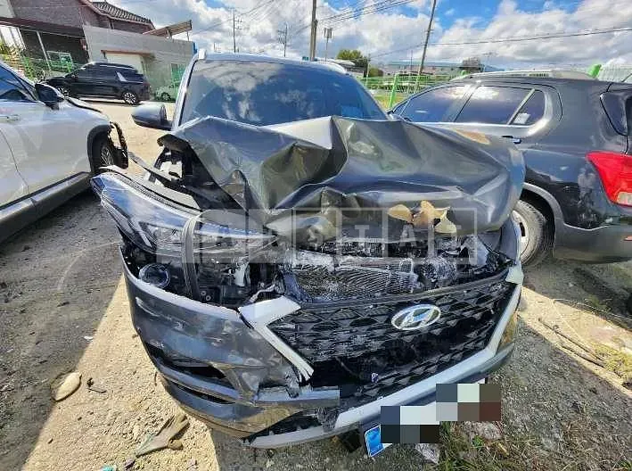 Photo 2 of 8: 2019 Hyundai Tucson TL — Korean insurance auction