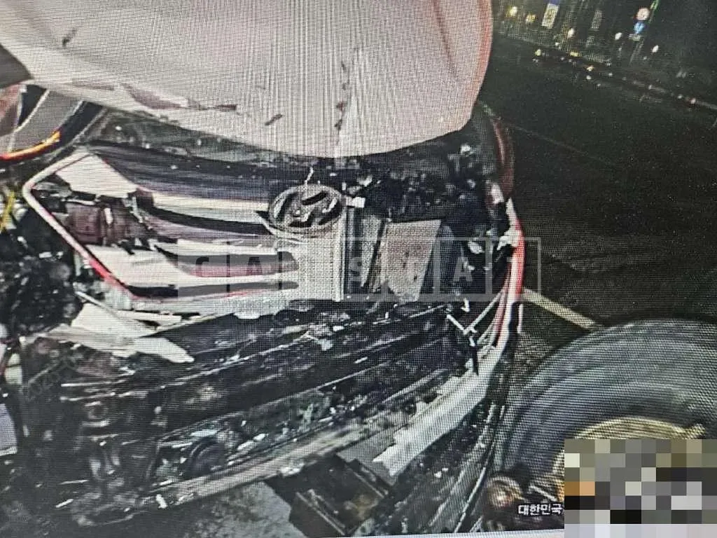 Photo 2 of 8: 2015 Hyundai Santa Fe DM — Korean insurance auction