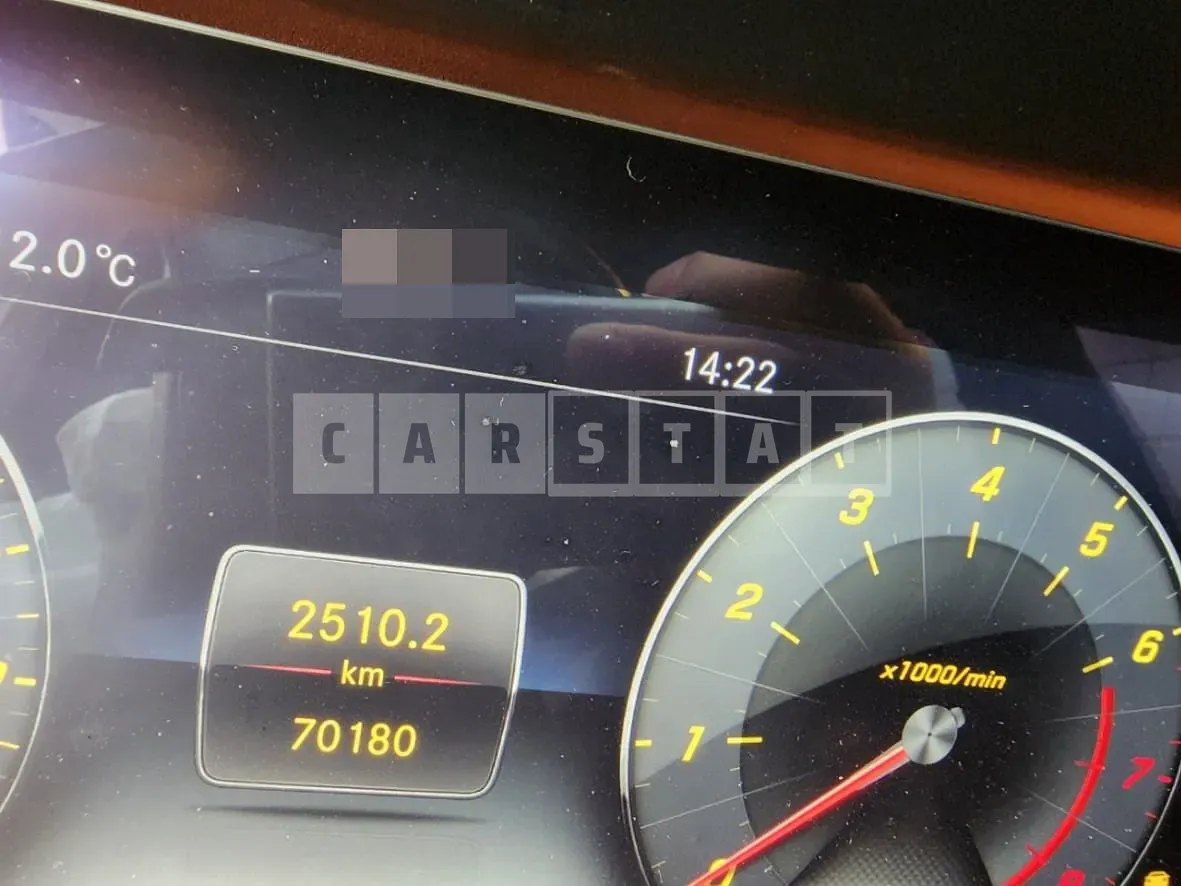 Photo 2 of 22: 2019 Mercedes-Benz E300 4Matic, VIN WDDZF4KB8KA638155 — Korean insurance auction