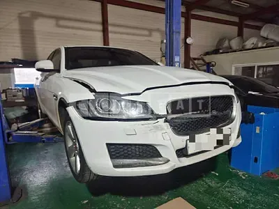 Photo 1 of 33: 2018 Jaguar XF 20d — Korean insurance auction
