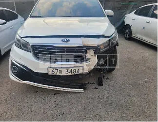 Photo 2 of 50: 2017 Kia Carnival, VIN KNAME81ABHS308120 — Korean insurance auction