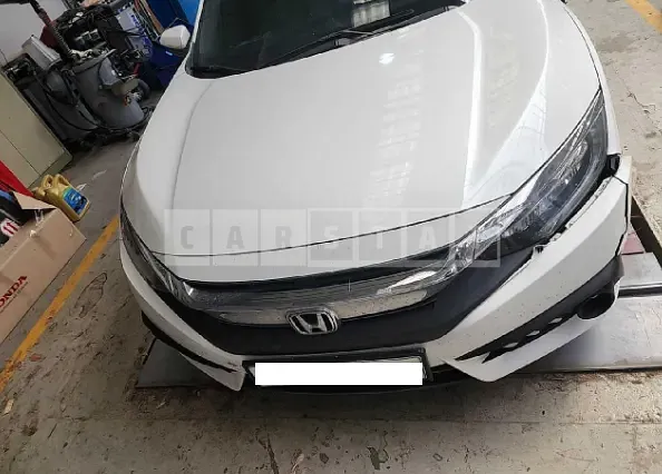 Photo 2 of 11: 2018 Honda Civic 4d, VIN 19XFC2670JE300247 — Korean insurance auction