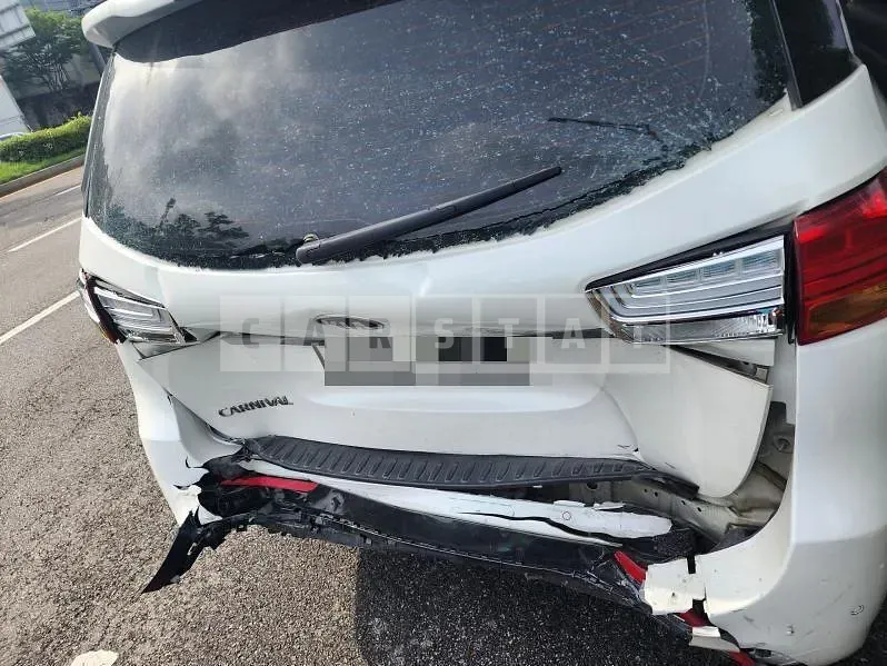 Photo 2 of 12: 2015 Kia Carnivals — Korean insurance auction