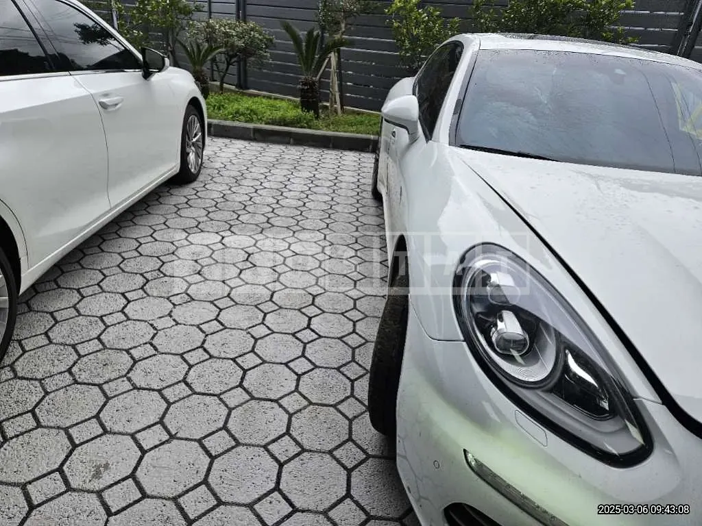 Photo 2 of 17: 2016 Porsche Panamera 4 — Korean insurance auction