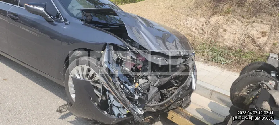 Photo 2 of 13: 2021 Lexus ES300h, VIN JTHBA1C11N2007310 — Korean insurance auction