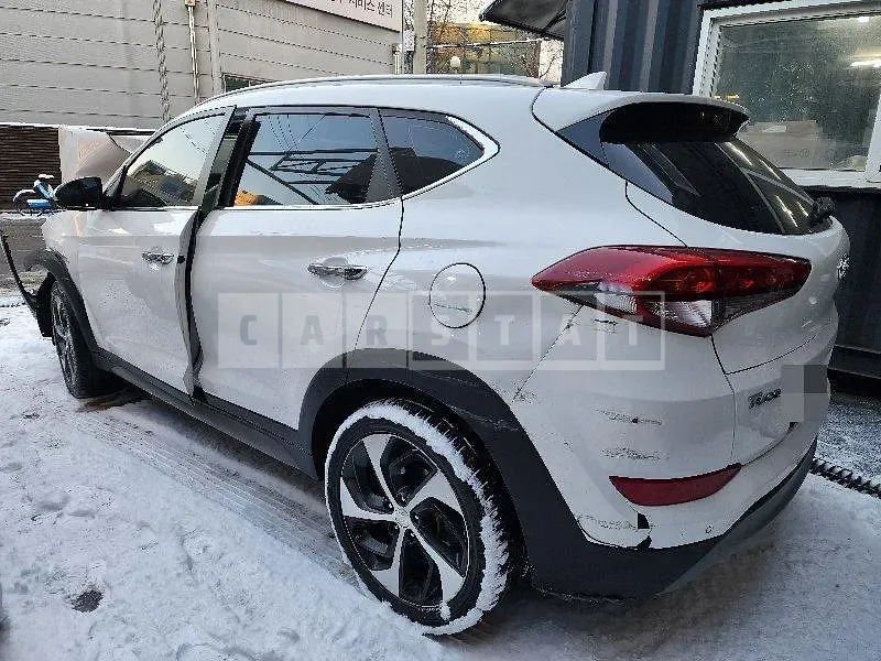 Photo 2 of 18: 2017 Hyundai Tucson TL — Korean insurance auction