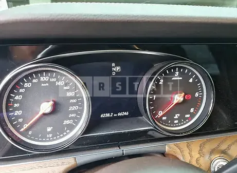 Photo 2 of 13: 2020 Mercedes-Benz E220d 4Matic, VIN W1KZF0FB5LA835692 — Korean insurance auction