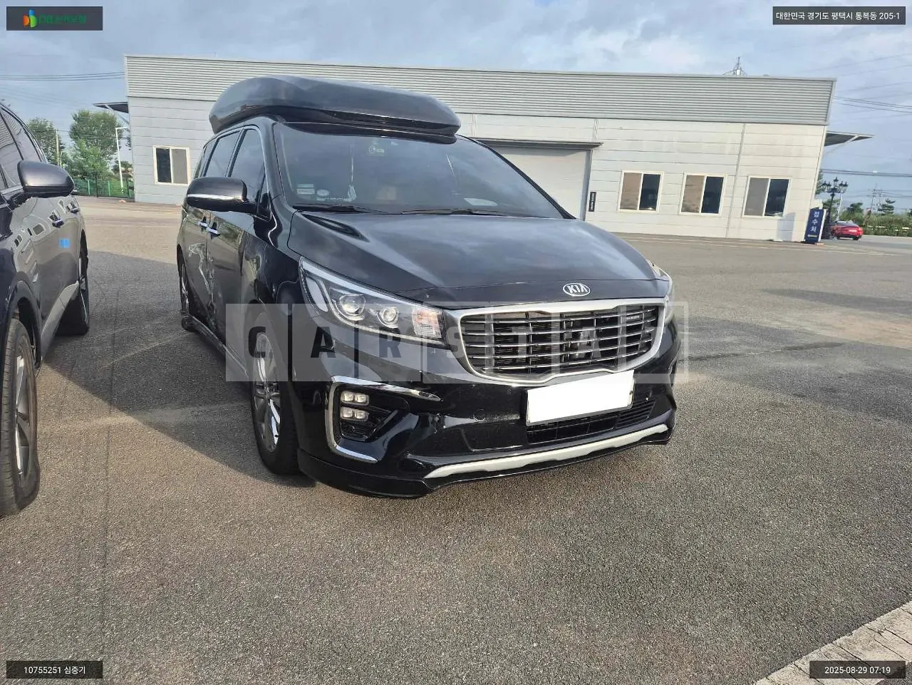 Photo 2 of 21: 2018 Kia Carnival High Limousine, VIN KNAME81ABKS488015 — Korean insurance auction