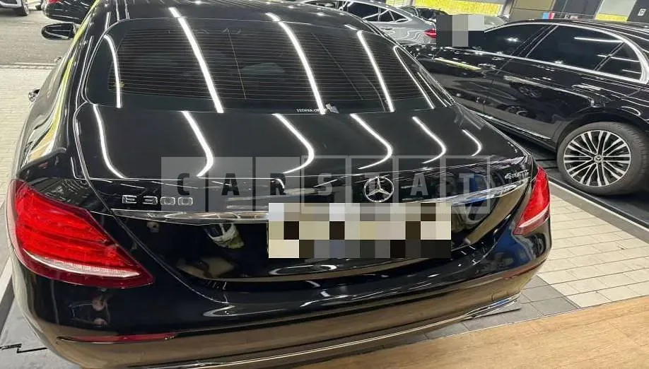 Photo 2 of 30: 2020 Mercedes-Benz E 300 4Matic — Korean insurance auction