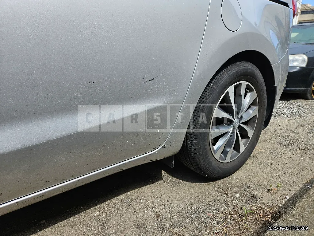 Photo 2 of 25: 2015 Kia Carnivals — Korean insurance auction
