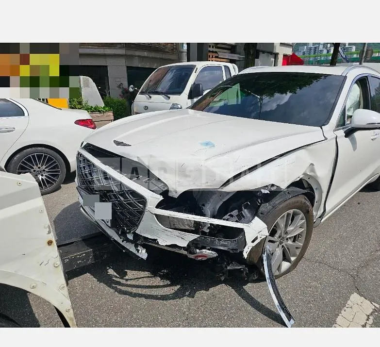 Photo 2 of 7: 2025 Genesis GV70 — Korean insurance auction
