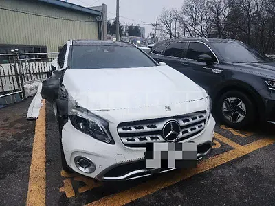 Photo 1 of 54: 2018 Mercedes-Benz GLA220 — Korean insurance auction
