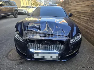 Photo 1 of 19: 2016 Jaguar XJ 3.0d — Korean insurance auction