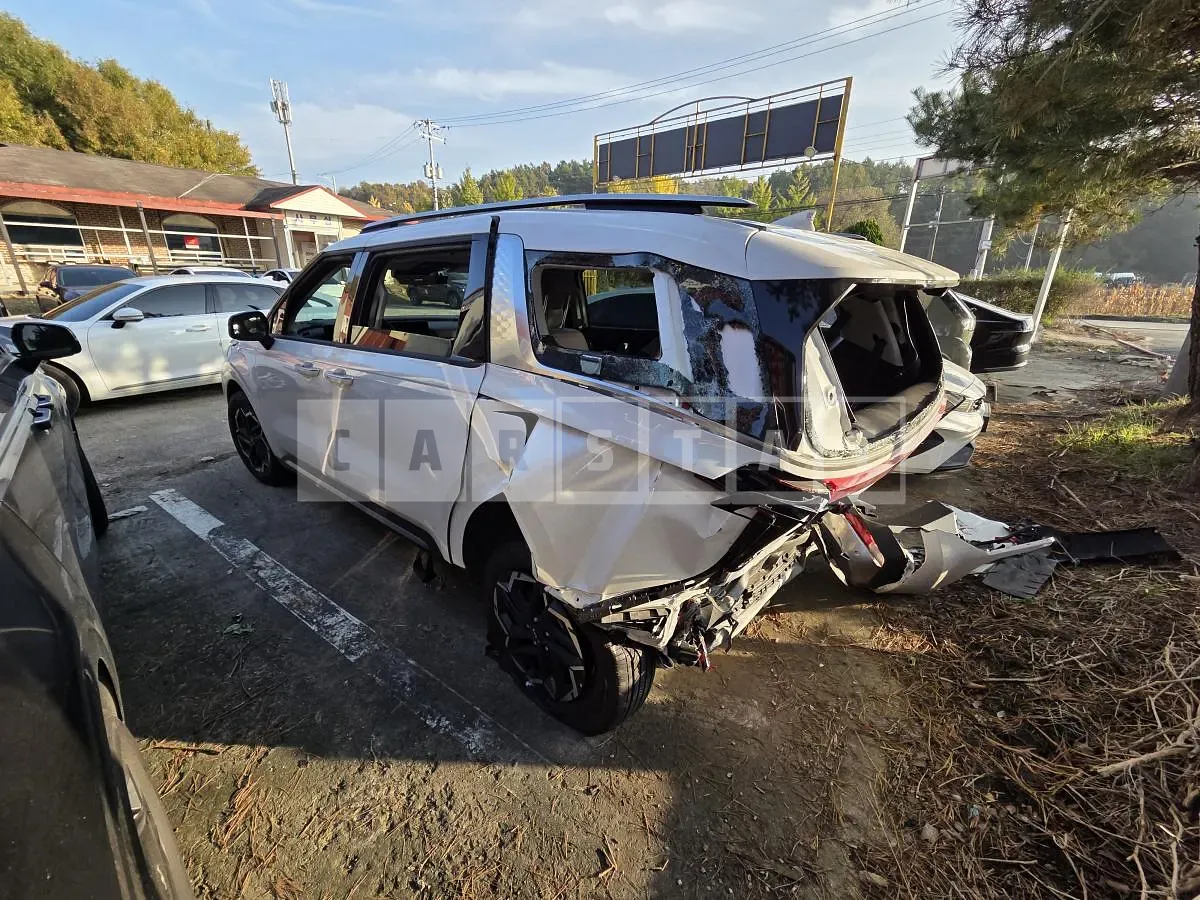 Photo 2 of 5: 2024 Kia Carnivals — Korean insurance auction