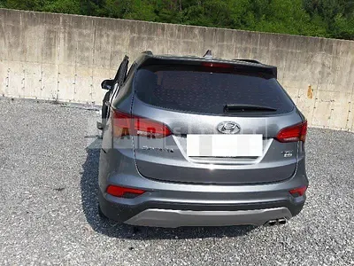 Photo 1 of 8: 2017 Hyundai Santa Fe 2.0 (4WD), VIN KMHSW81UDHU766338 — Korean insurance auction