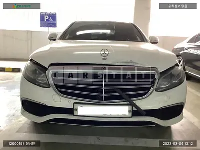 Photo 1 of 28: 2019 Mercedes-Benz E300 4Matic, VIN WDDZF4KB4KA672450 — Korean insurance auction
