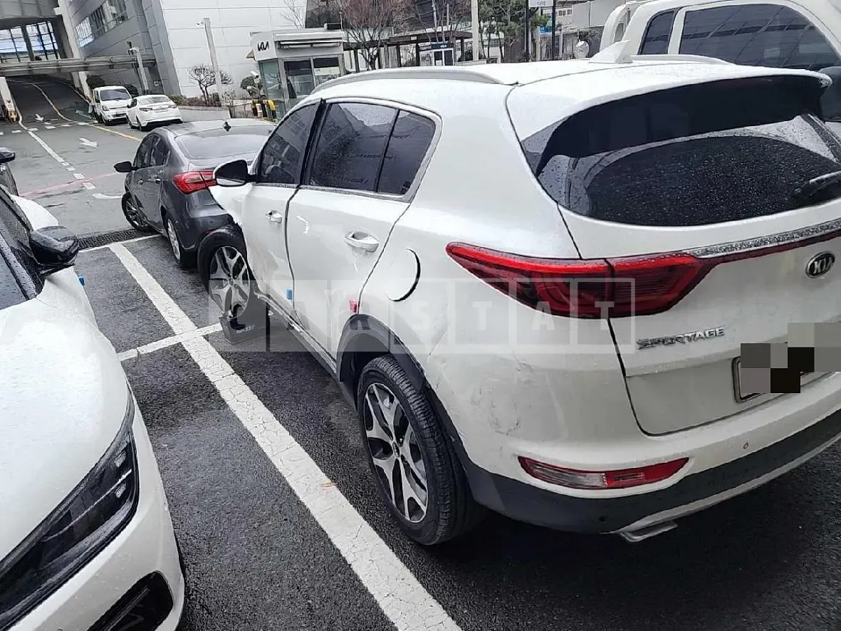 Photo 2 of 22: 2016 Kia Sportage, VIN KNAPC813BGK823135 — Korean insurance auction