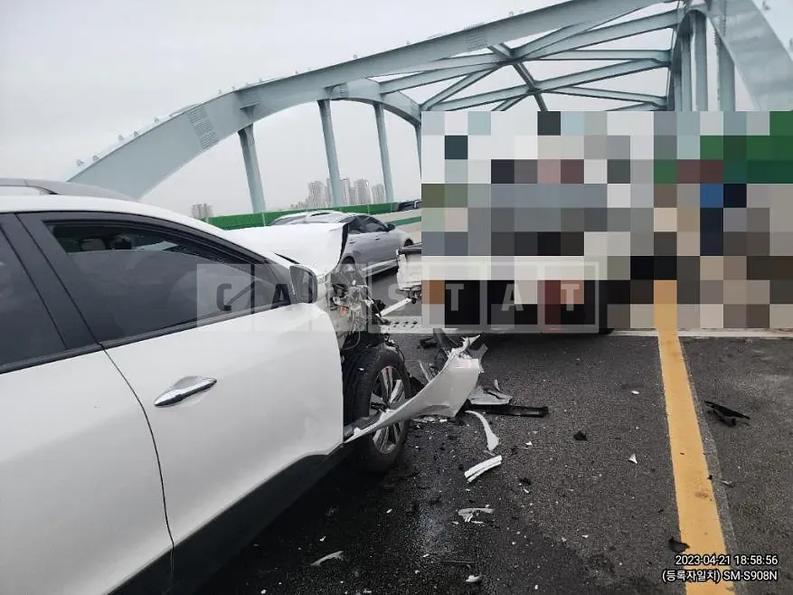 Photo 2 of 5: 2014 Hyundai Tucson, VIN KMHJU81VBFU976744 — Korean insurance auction