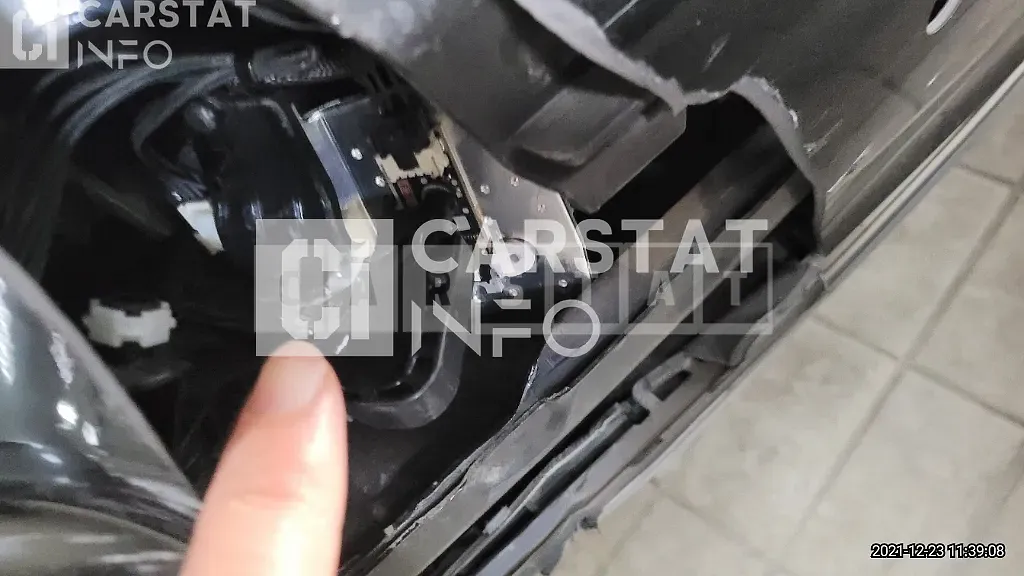 Photo 2 of 29: 2017 Mercedes-Benz E300, VIN WDDZF4JBXHA240715 — Korean insurance auction