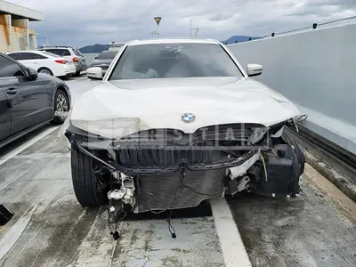 Photo 1 of 21: 2018 BMW 530i xDrive, VIN WBAJD9102JWC11825 — Korean insurance auction
