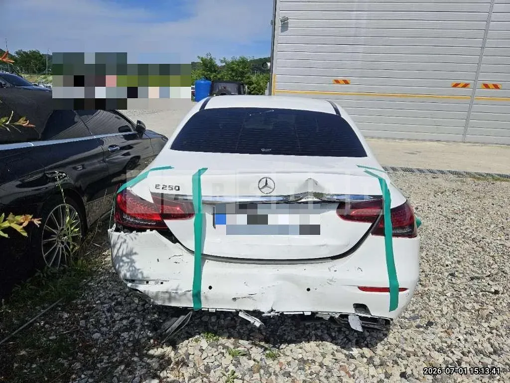 Photo 2 of 14: 2022 Mercedes-Benz E250 — Korean insurance auction