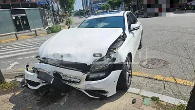 Photo 1 of 15: 2018 Mercedes-Benz E300 4Matic — Korean insurance auction