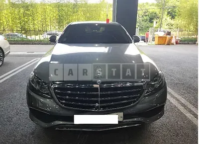 Photo 1 of 49: 2019 Mercedes-Benz E 300 4Matic, VIN WDDZF4KB9KA495586 — Korean insurance auction