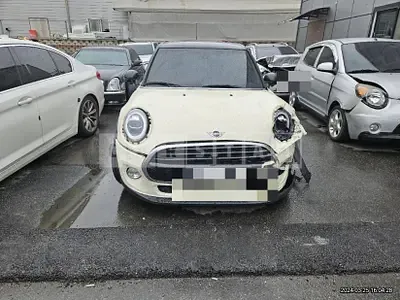 Photo 1 of 22: 2018 MINI Cooper Five-Door, VIN WMWXU1103K2H34243 — Korean insurance auction