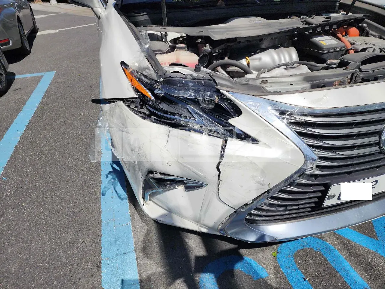 Photo 2 of 19: 2017 Lexus ES300h, VIN JTHBW1GG5H2153942 — Korean insurance auction