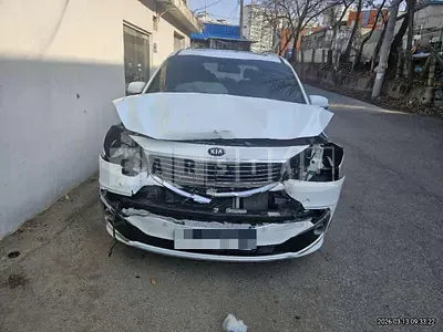 Photo 1 of 11: 2016 Kia Carnivals — Korean insurance auction