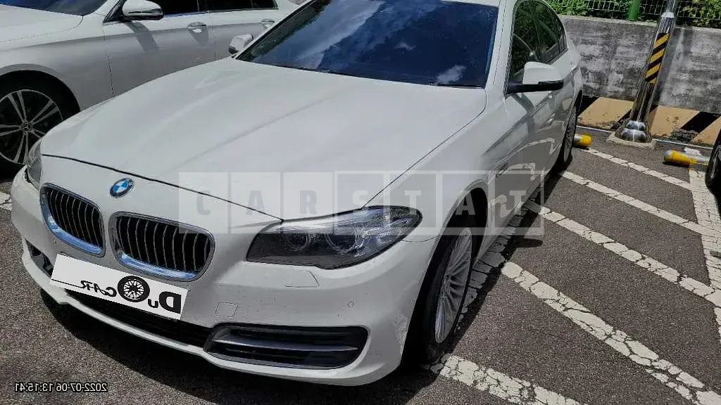 Photo 2 of 9: 2015 BMW 520d, VIN WBA5E5100FG065642 — Korean insurance auction