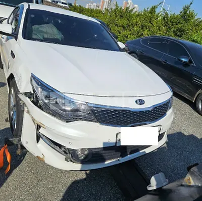 Photo 1 of 20: 2017 Kia K5 — Korean insurance auction