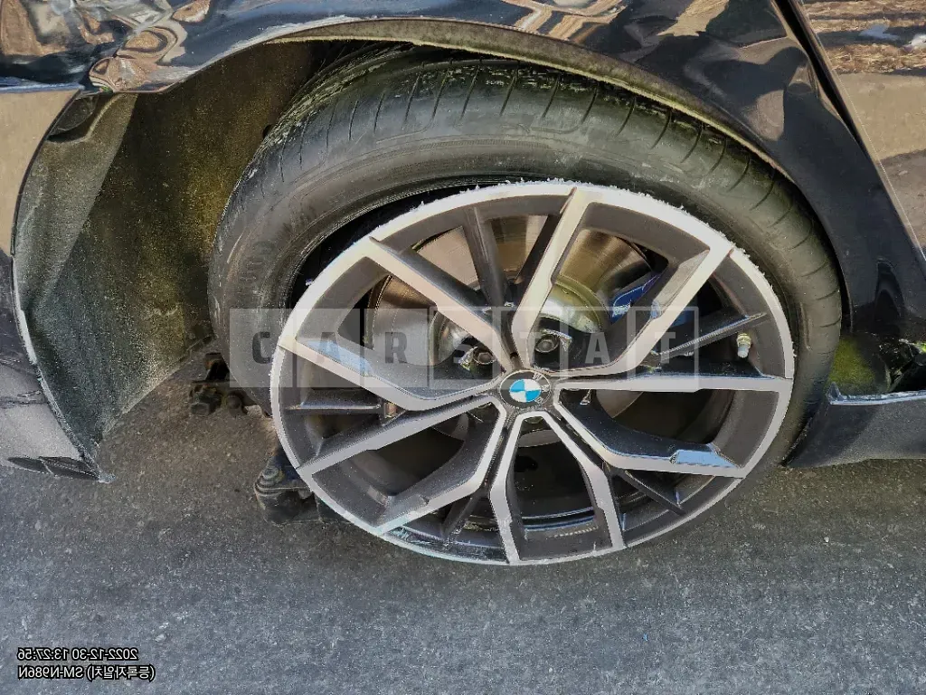 Photo 2 of 9: 2022 BMW 530i, VIN WBA71BH03NWX80640 — Korean insurance auction