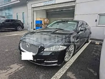 Photo 1 of 34: 2015 Jaguar XJ 3.0d — Korean insurance auction