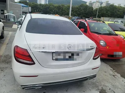 Photo 1 of 19: 2019 Mercedes-Benz E220 d 4Matic, VIN WDDZF0FB7KA556775 — Korean insurance auction
