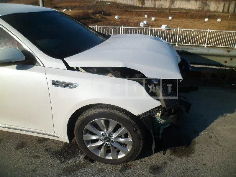 Photo 2 of 5: 2016 Kia K5, VIN KNAGX411BGA022893 — Korean insurance auction