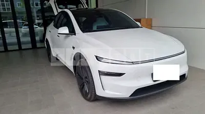 Photo 1 of 17: 2025 Tesla Model Y RWD, VIN LRWYGCFJXSC028466 — Korean insurance auction