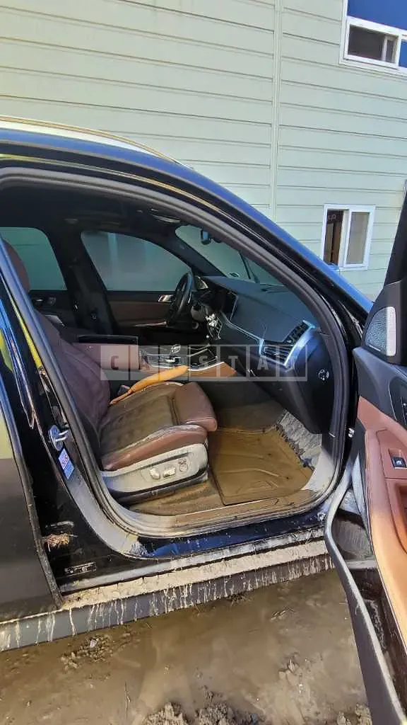 Photo 2 of 13: 2021 BMW X5 xDrive 30d, VIN WBAJU8108M9H30973 — Korean insurance auction