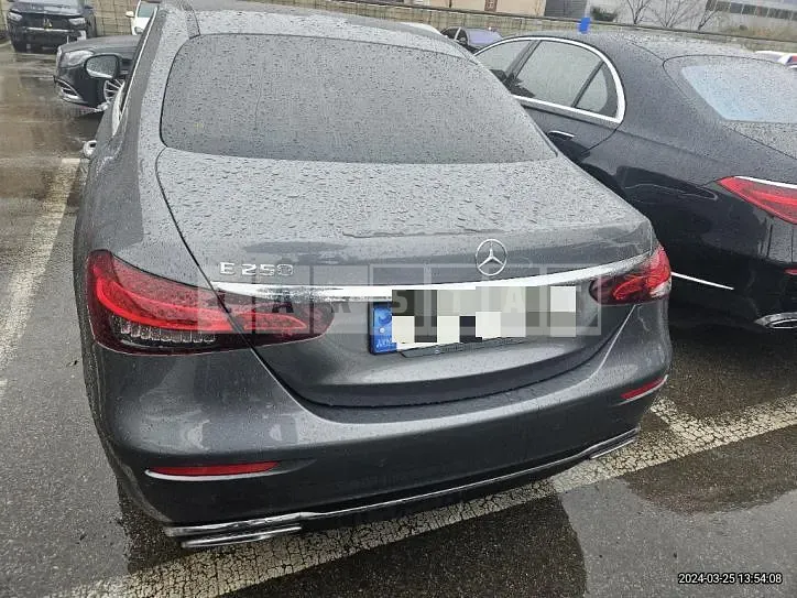 Photo 2 of 31: 2022 Mercedes-Benz E250 — Korean insurance auction