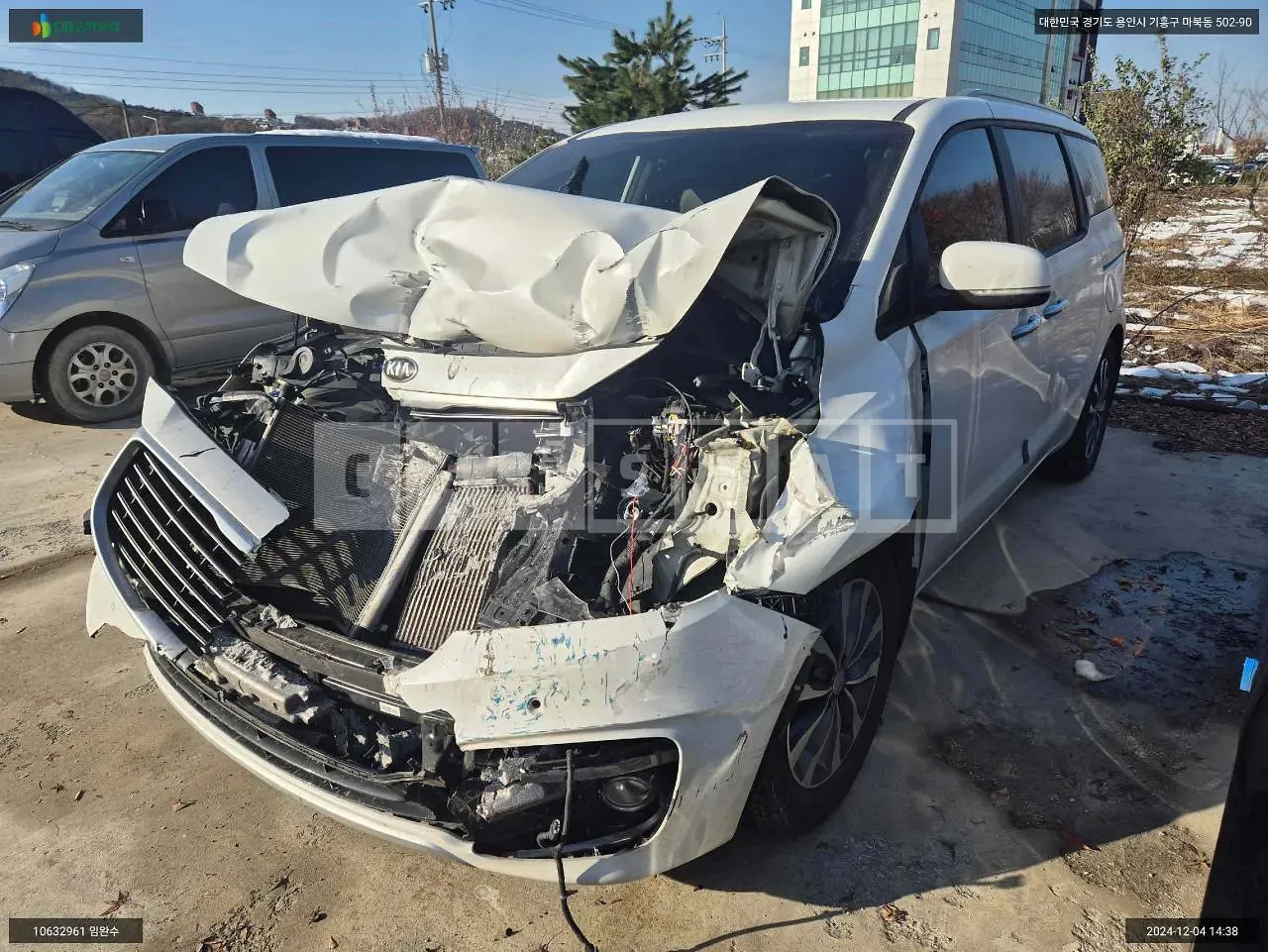 Photo 2 of 12: 2015 Kia Carnival, VIN KNAMB81ABGS170460 — Korean insurance auction