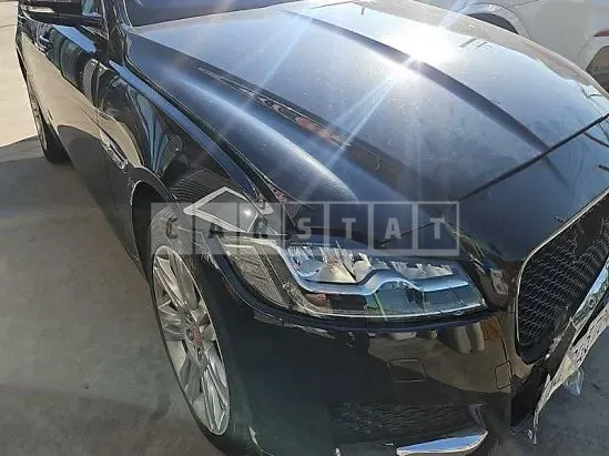 Photo 2 of 20: 2018 Jaguar XF 20d, VIN SAJBA4BN9JCY64973 — Korean insurance auction