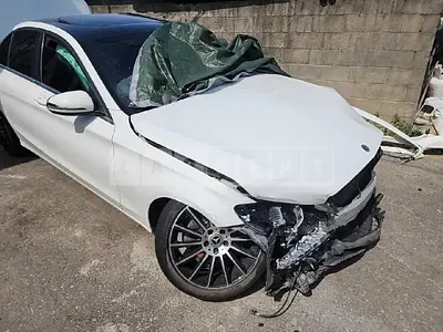 Photo 1 of 29: 2017 Mercedes-Benz C200 d — Korean insurance auction