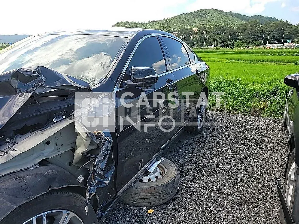 Photo 2 of 17: 2016 Genesis G80 3.3 — Korean insurance auction