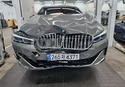Photo 1 of 33: 2022 BMW 740Li xDrive, VIN WBA7T410XNCJ84345 — Korean insurance auction